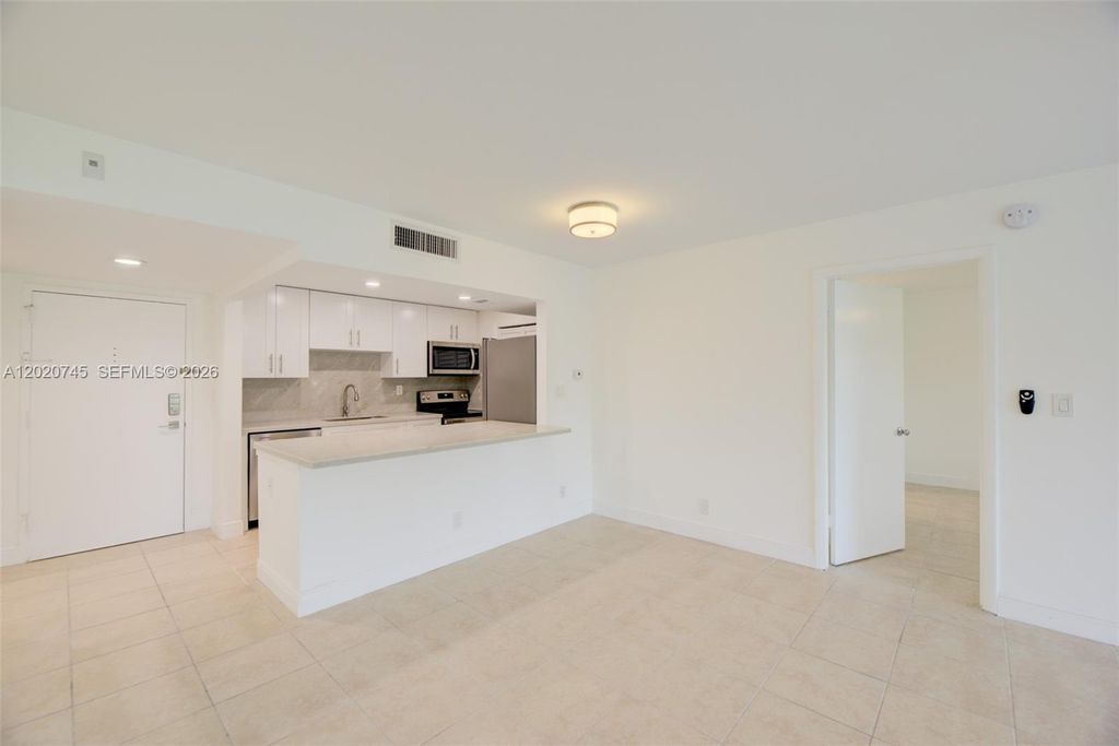 Photo of 200 Lakeview Dr #211, Weston, FL 33326 (MLS # A12020745)
