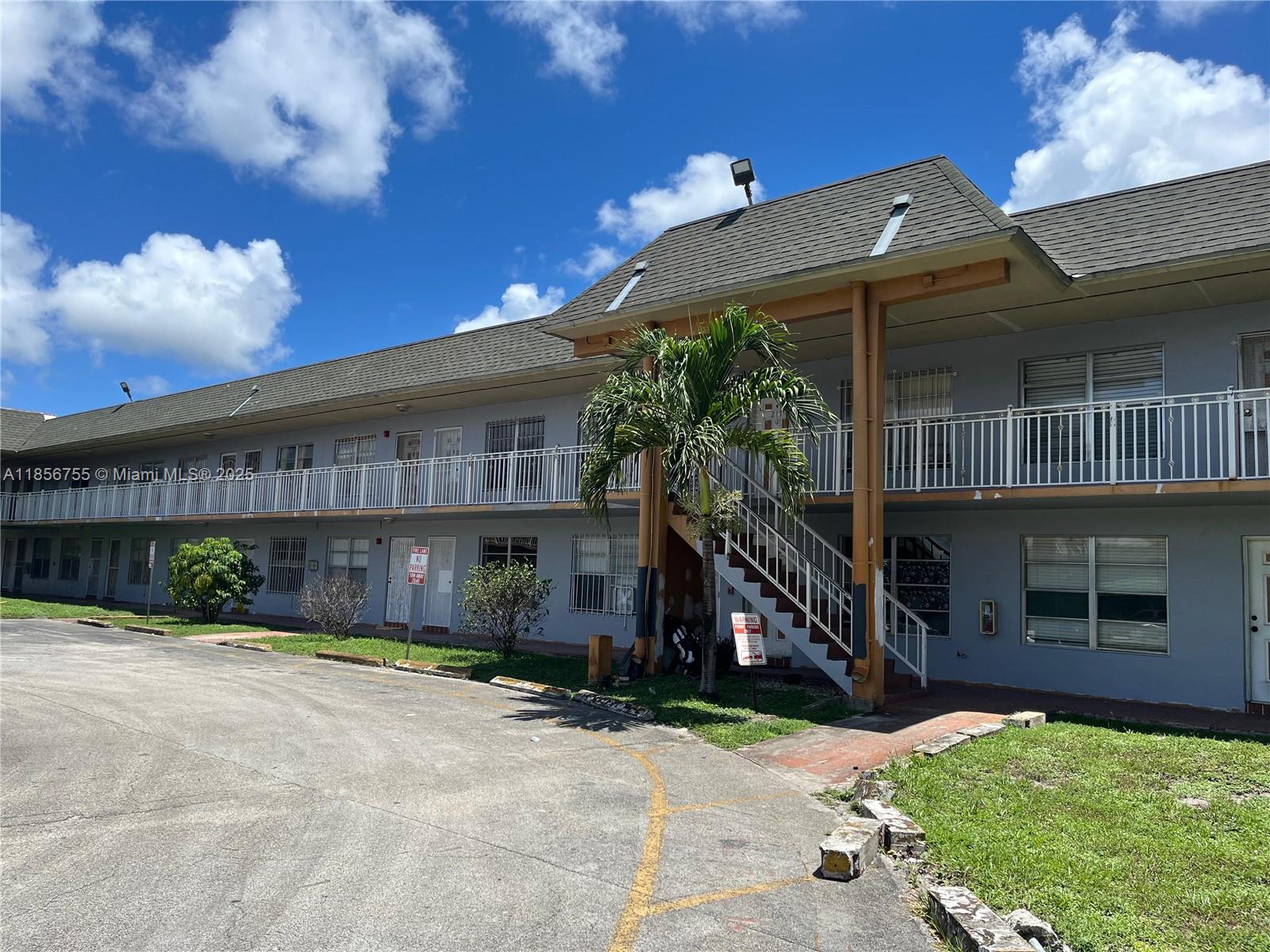 Beautiful studio apartment in the gated community of New World III. Freshly painted, laminated floors, updated kitchen and bathroom; excellent commuters location, close to shopping, bus transportation and all major highways I-95, Palmetto Expressway and 441.