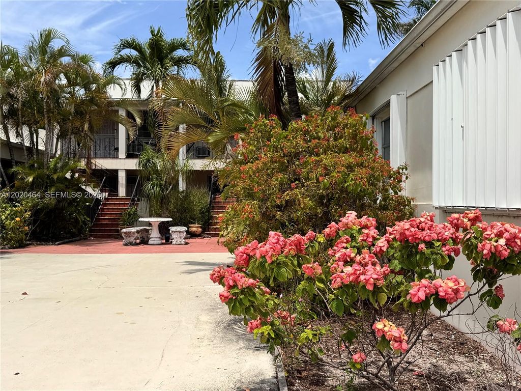 Photo of 756 N 17th Ave #15, Hollywood, FL 33020 (MLS # A12020464)