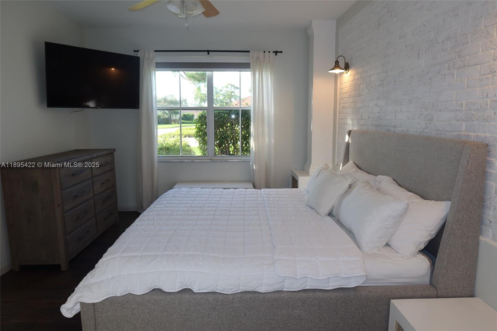 IBIS GOLF AND COUNTRY CLU - Residential Lease
