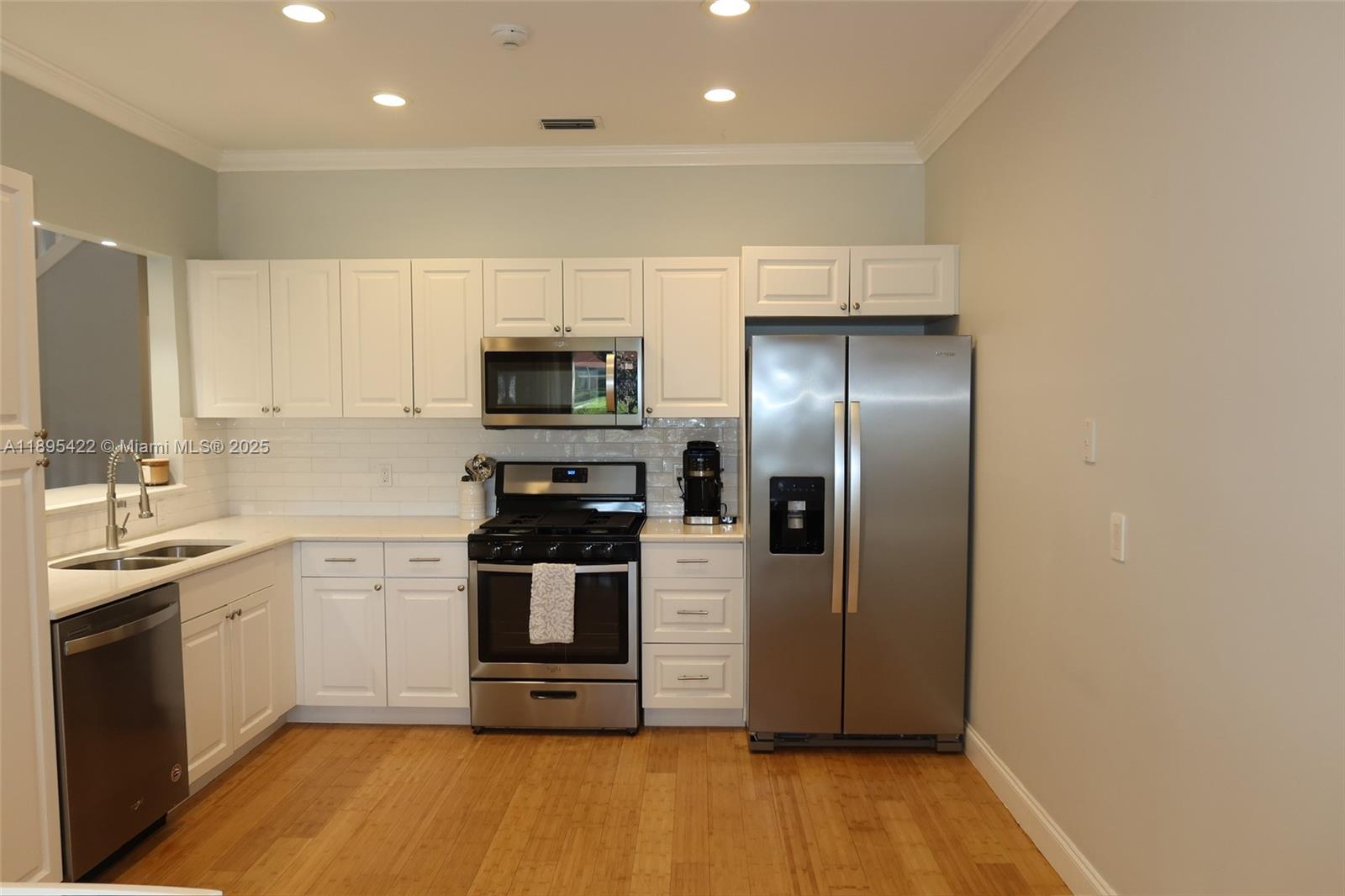 IBIS GOLF AND COUNTRY CLU - Residential Lease