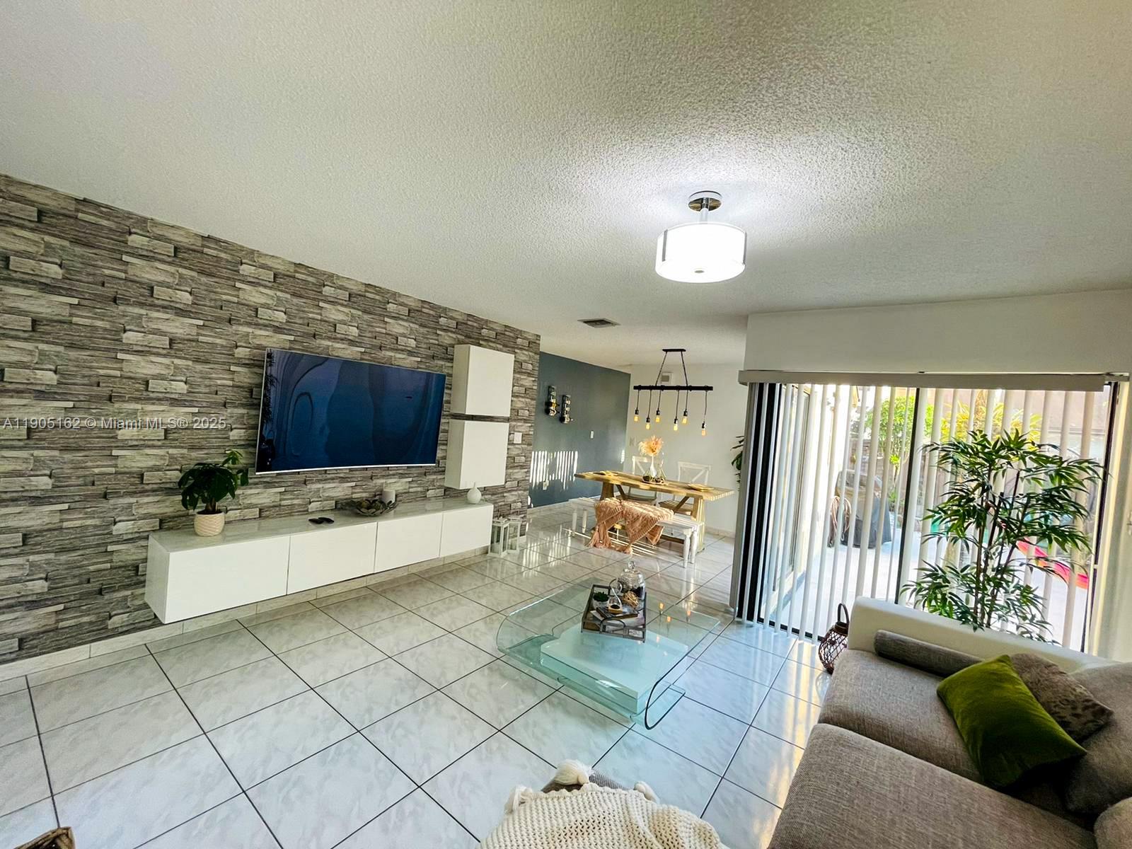 WOODGATE NORTH - Residential Lease