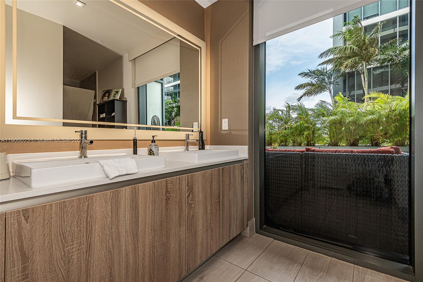 AVENTURA PARKSQUARE RESID - Residential Lease