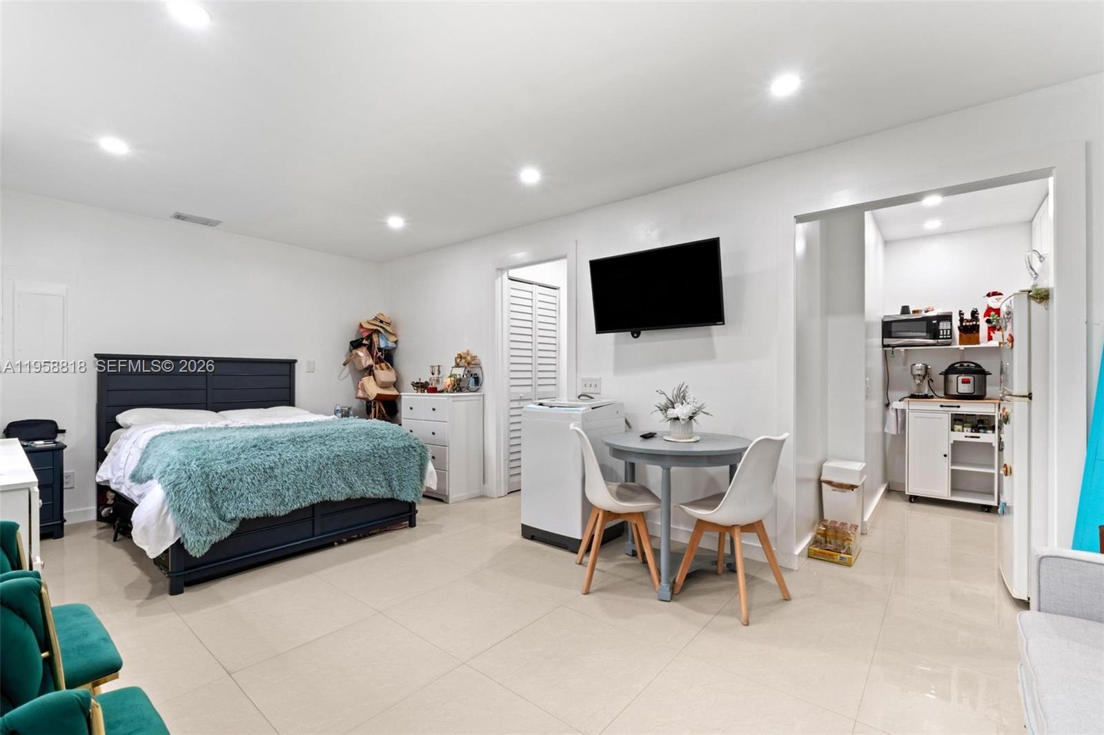 LAKES OF THE MEADOW SEC 1 - Residential