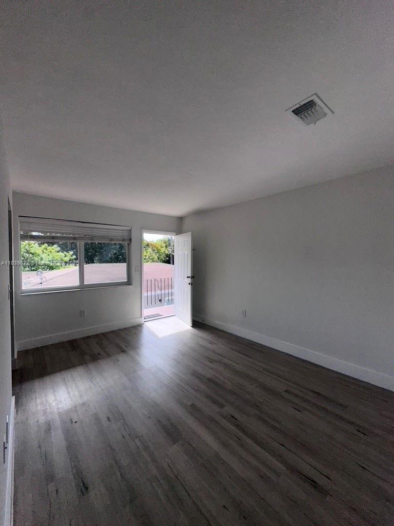 69 NW 35th St 3