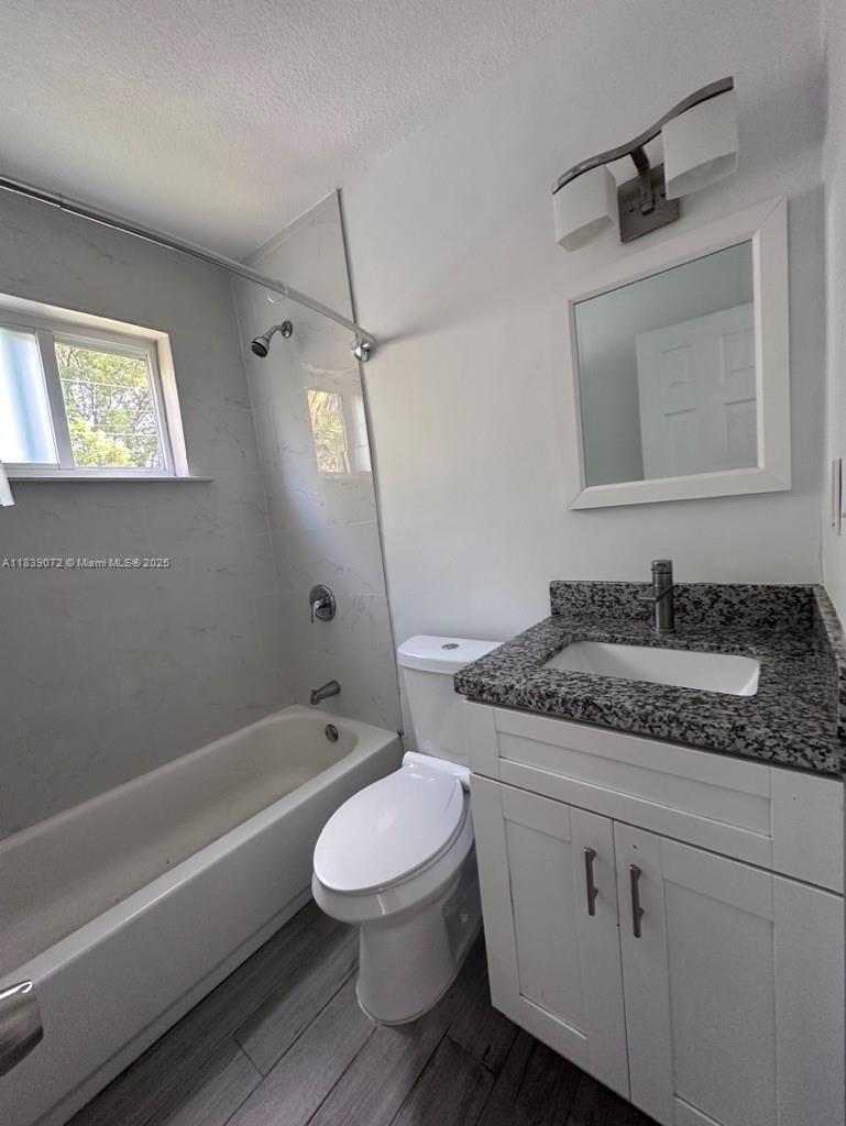 69 NW 35th St 3