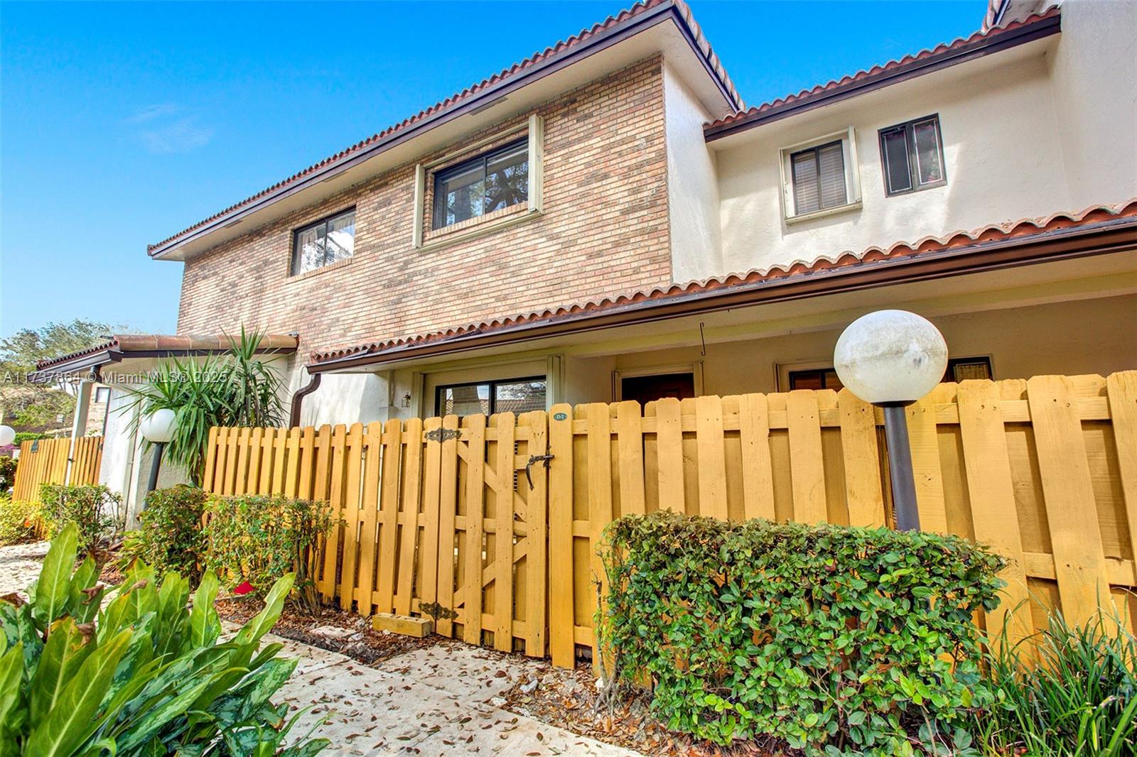 Rental Property at 12471 Nw 3 St D2, Plantation, Miami-Dade County, Florida - Bedrooms: 2 
Bathrooms: 3  - $3,100 MO.