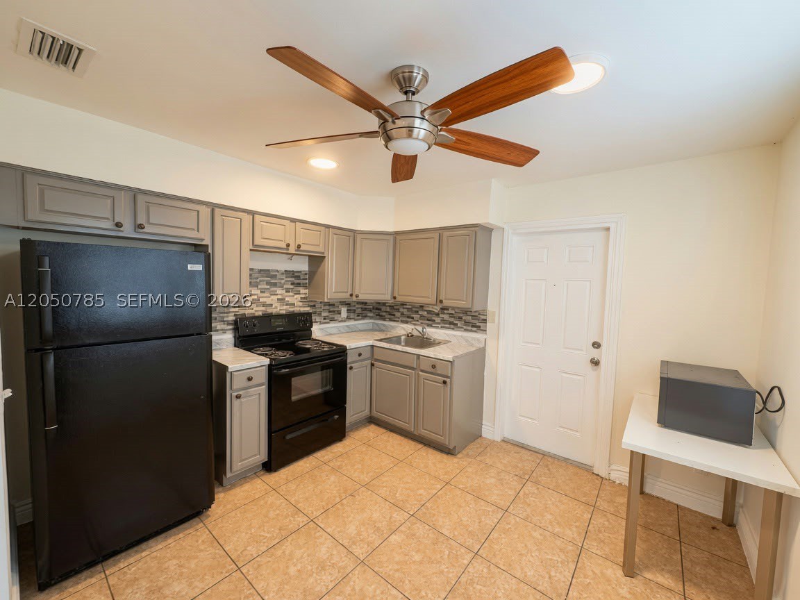 2633 NW 9th Ave 1-2