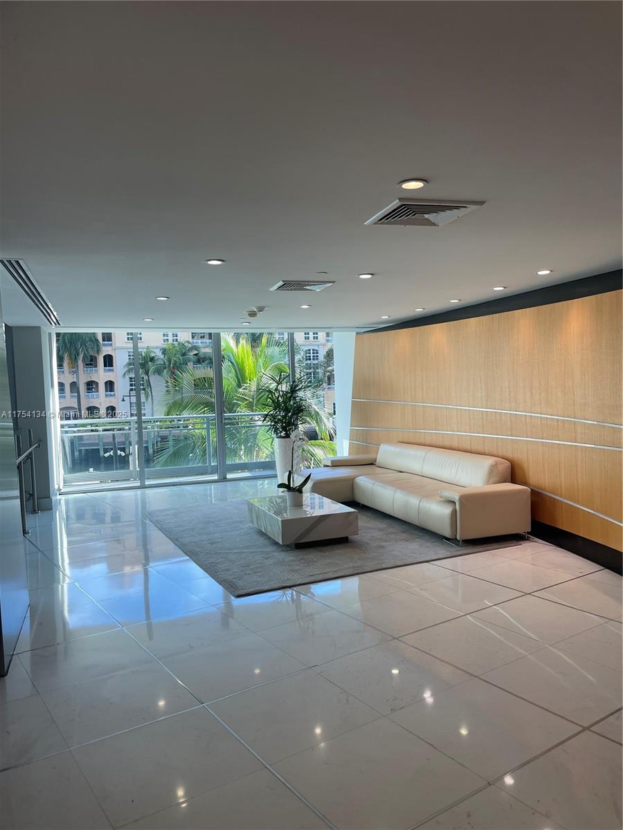 2950 Ne 188th St 216, Aventura, Miami-Dade County, Florida - 1 Bathrooms - 