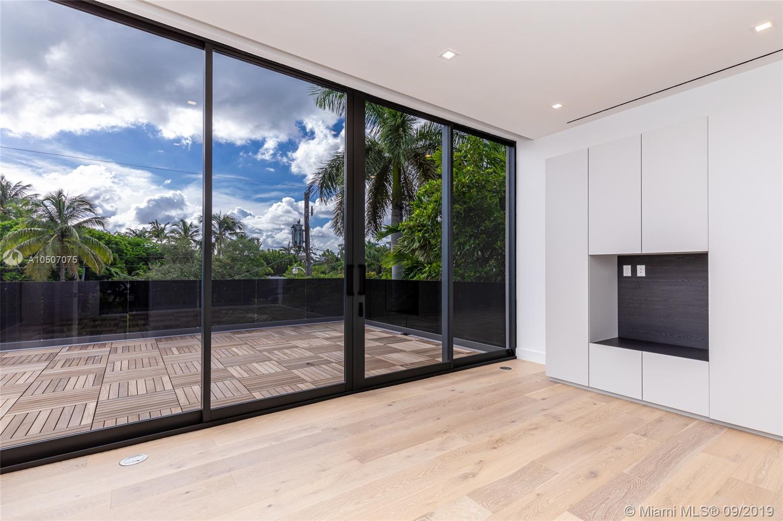NAUTILUS EXTENSION 3RD - Residential