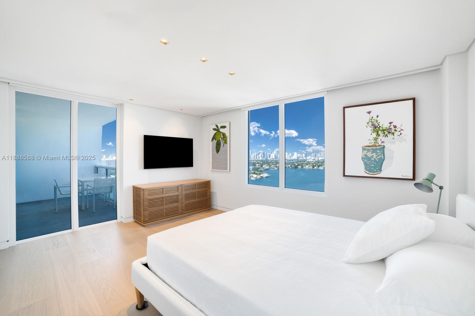 SUNSET HARBOUR NORTH COND - Residential Lease