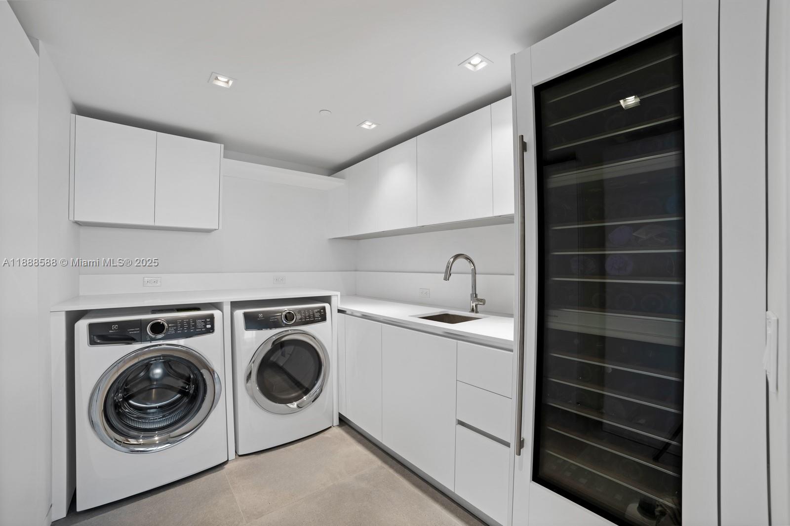 SUNSET HARBOUR NORTH COND - Residential Lease