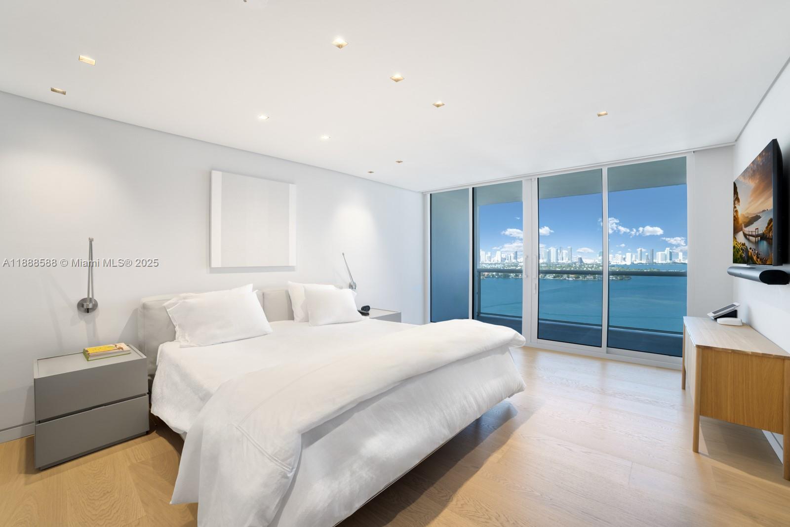 SUNSET HARBOUR NORTH COND - Residential Lease