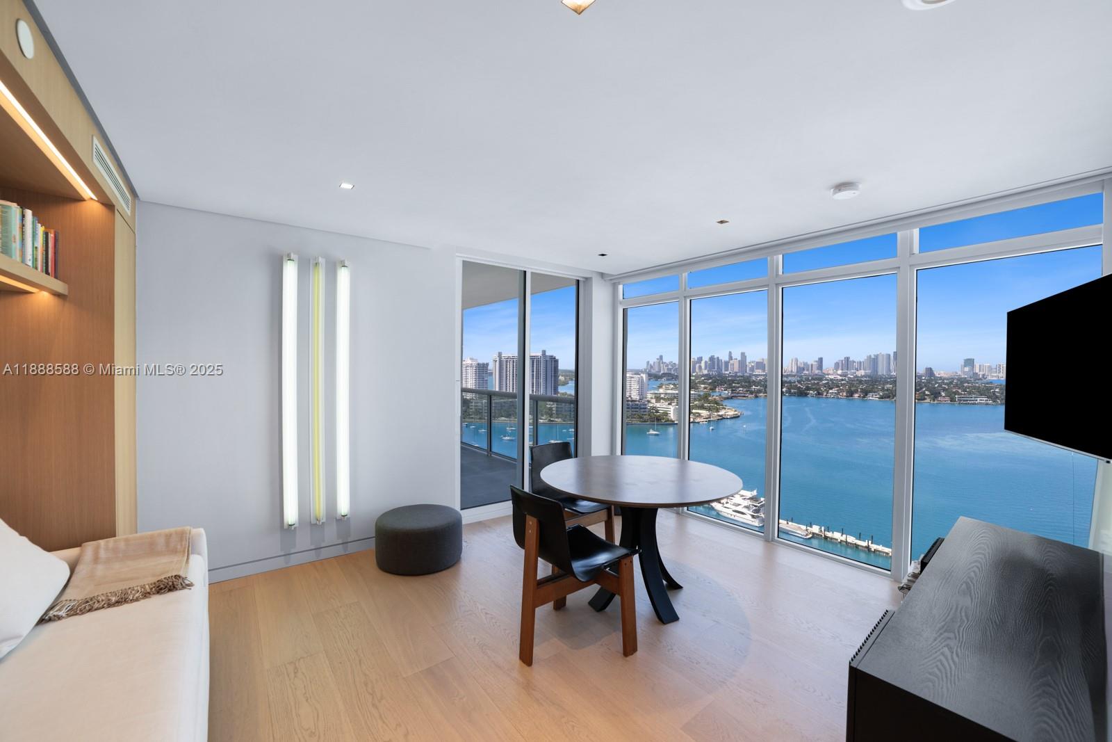SUNSET HARBOUR NORTH COND - Residential Lease