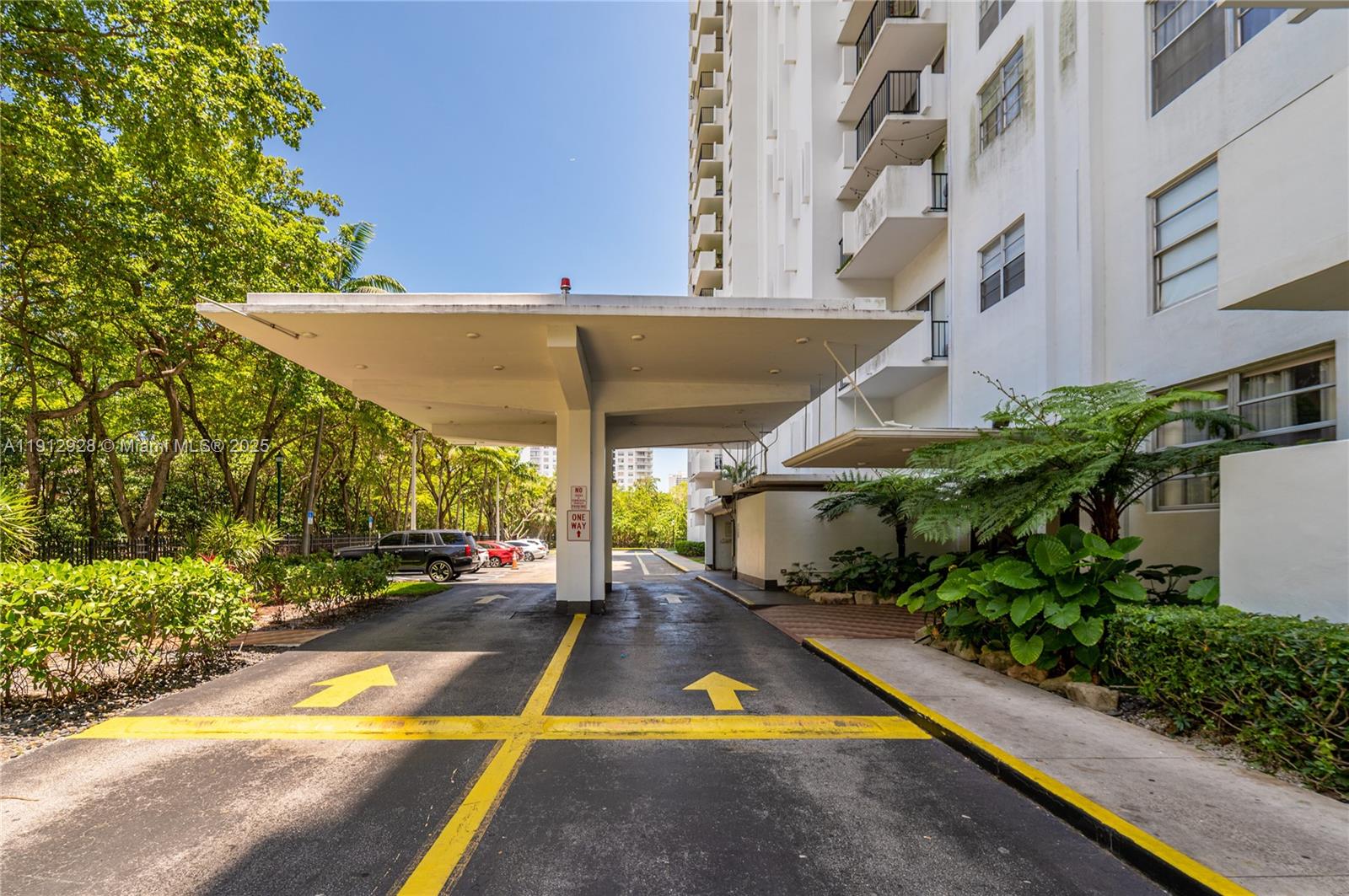 COMMODORE PLAZA CONDO - Residential