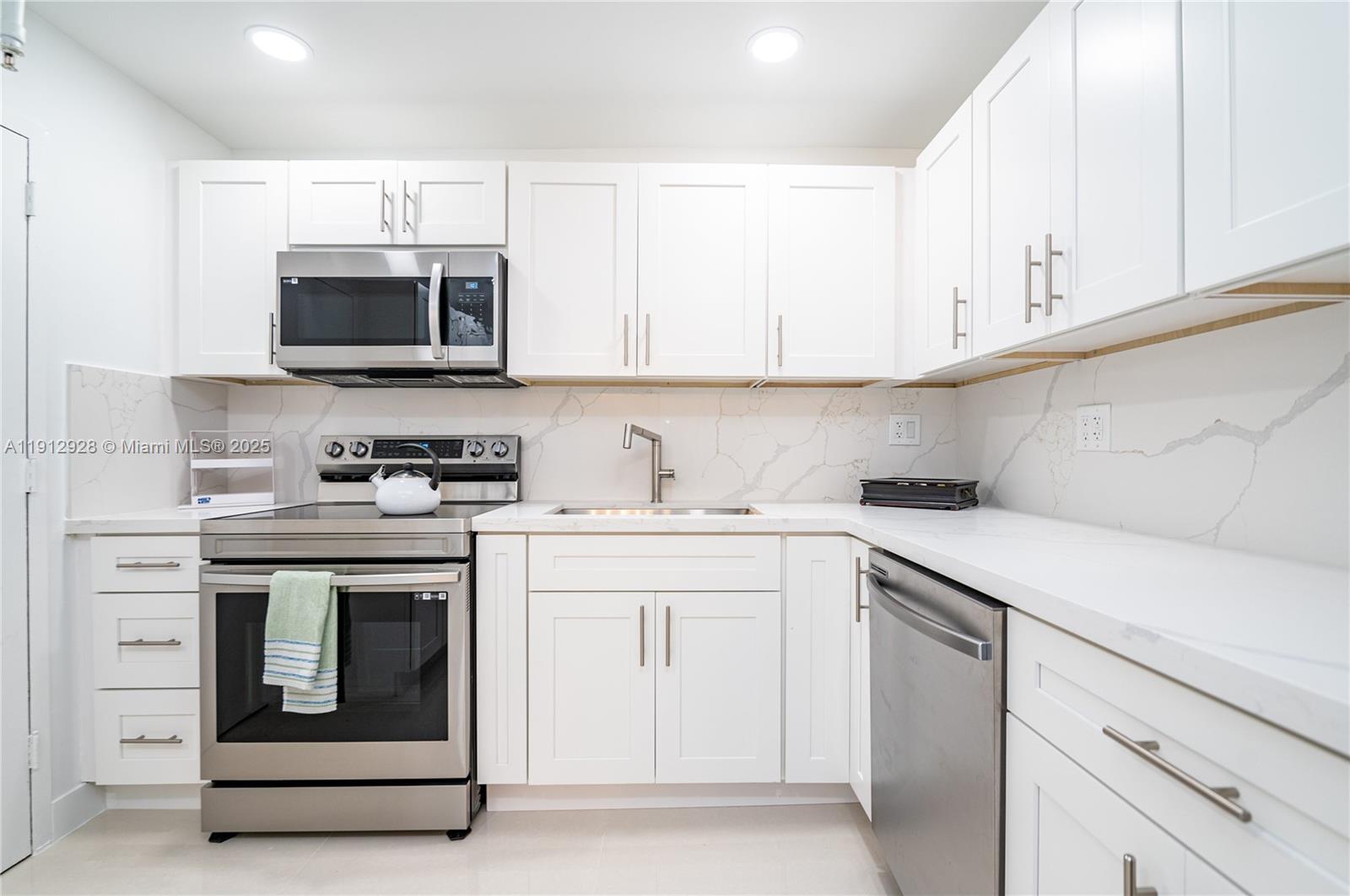 COMMODORE PLAZA CONDO - Residential