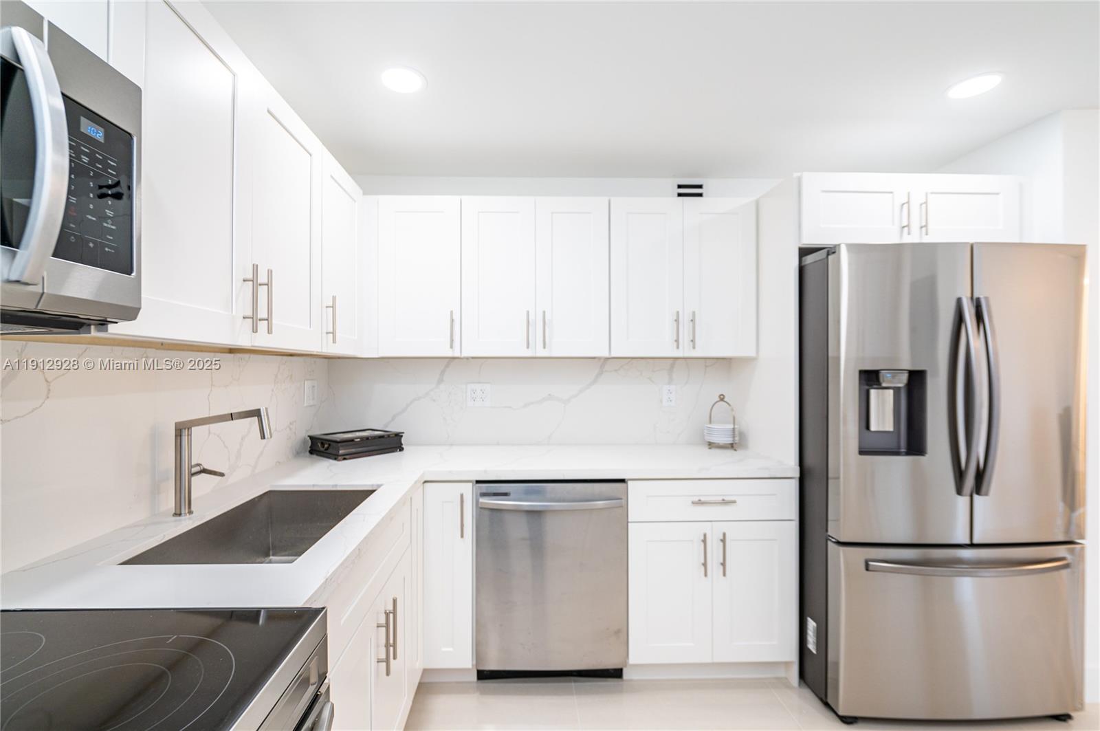 COMMODORE PLAZA CONDO - Residential