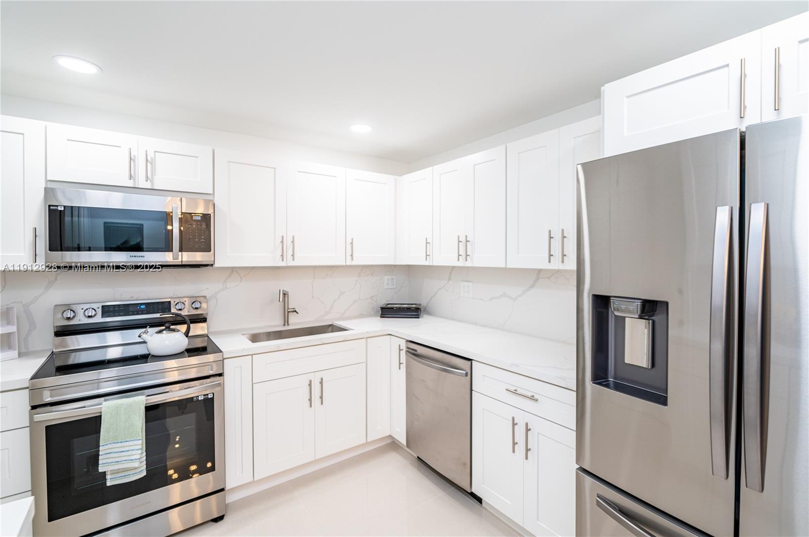 COMMODORE PLAZA CONDO - Residential