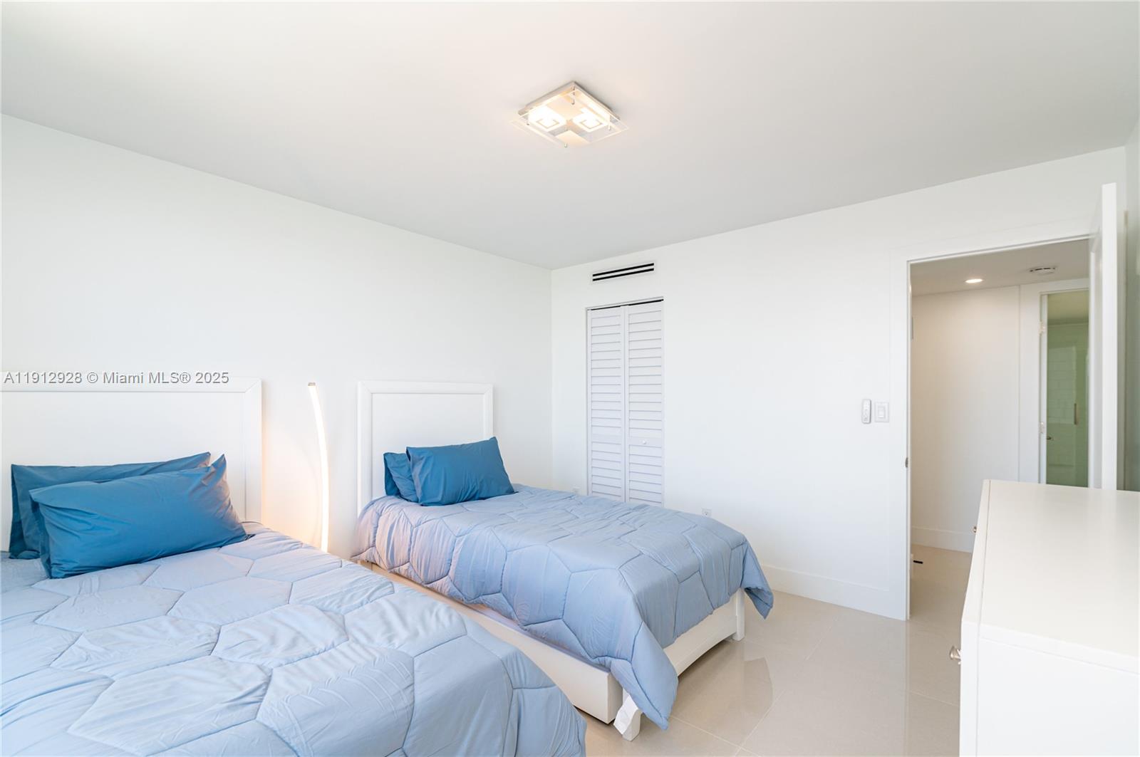 COMMODORE PLAZA CONDO - Residential