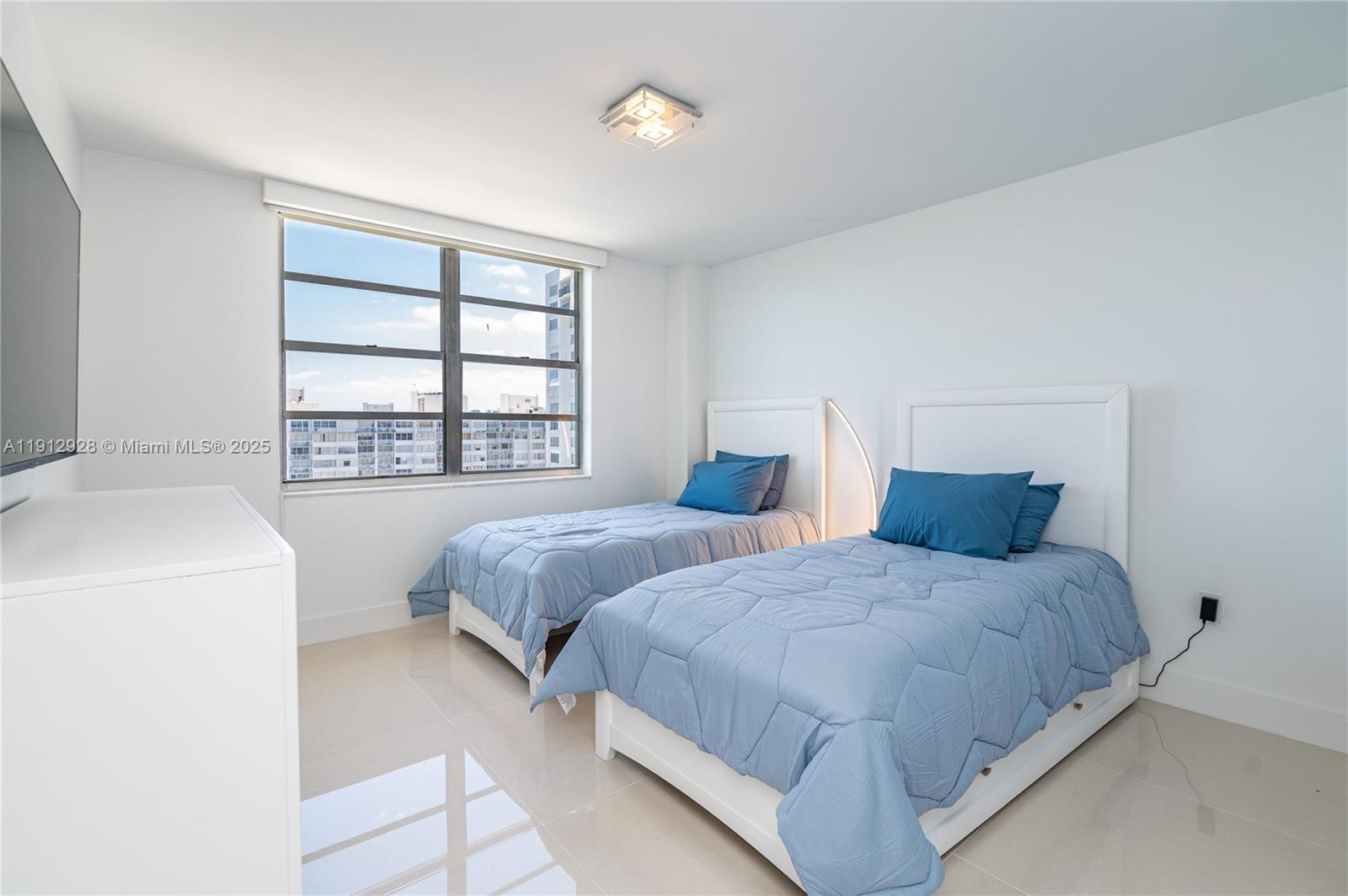 COMMODORE PLAZA CONDO - Residential