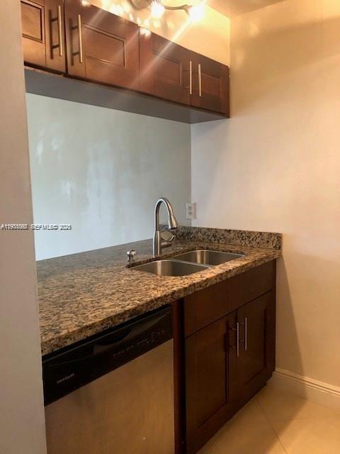 LAKEWOOD VILLAGE - Residential