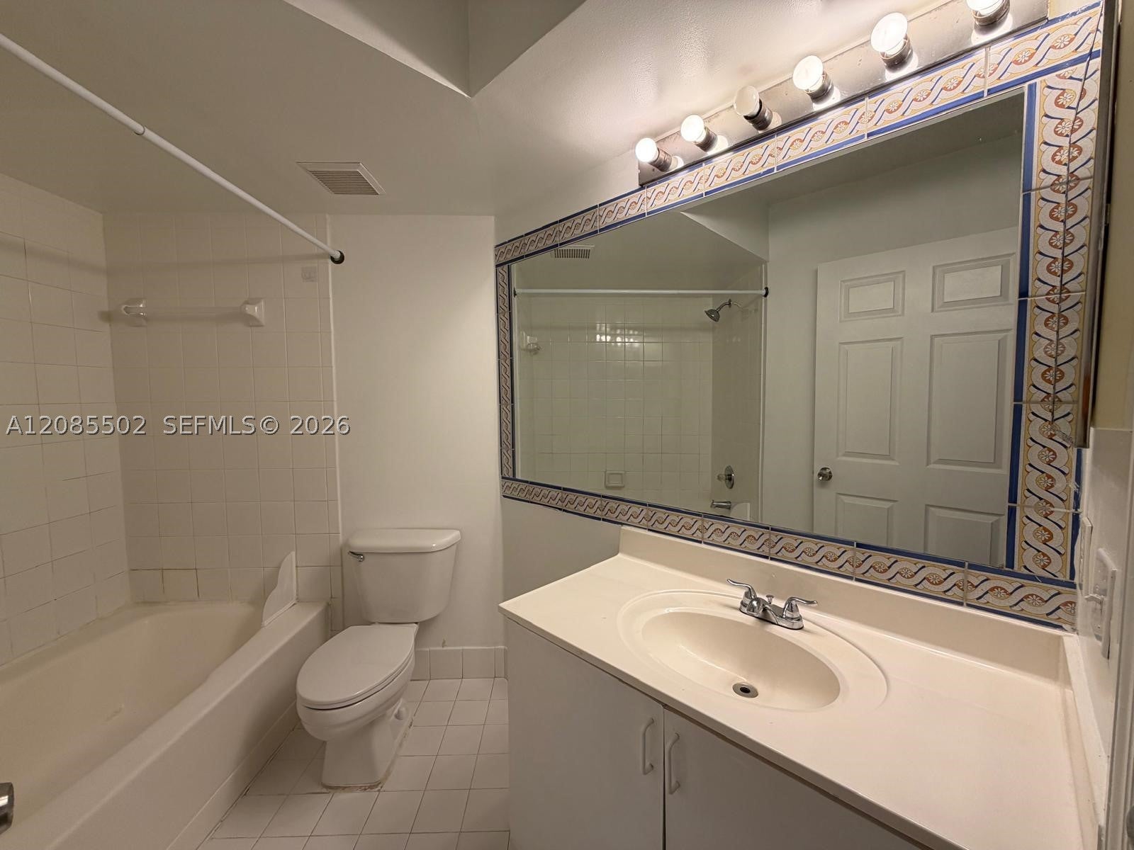 9645 NW 1st Ct 1-110, Pembroke Pines, FL, 33024/$325,000 4 9645 NW 1st Ct 1-110