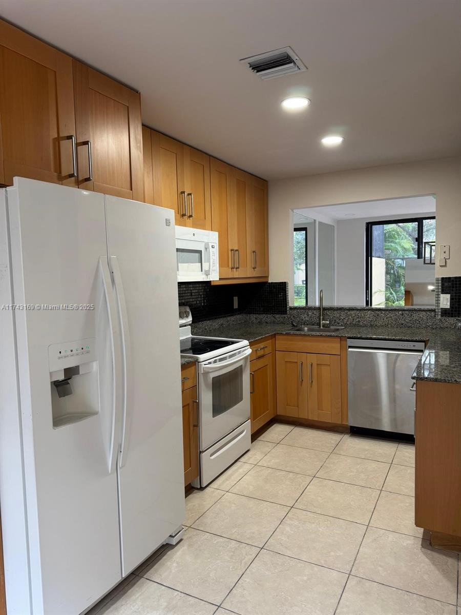 9851 Costa Del Sol Blvd E103