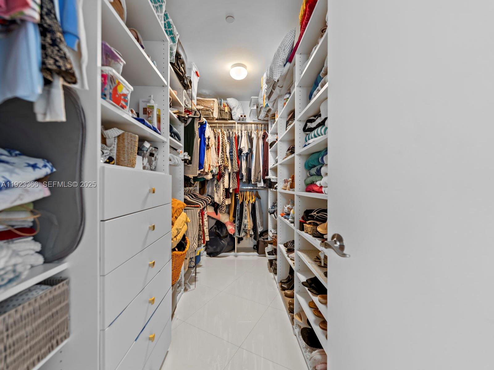 TDR TOWER II CONDO - Residential