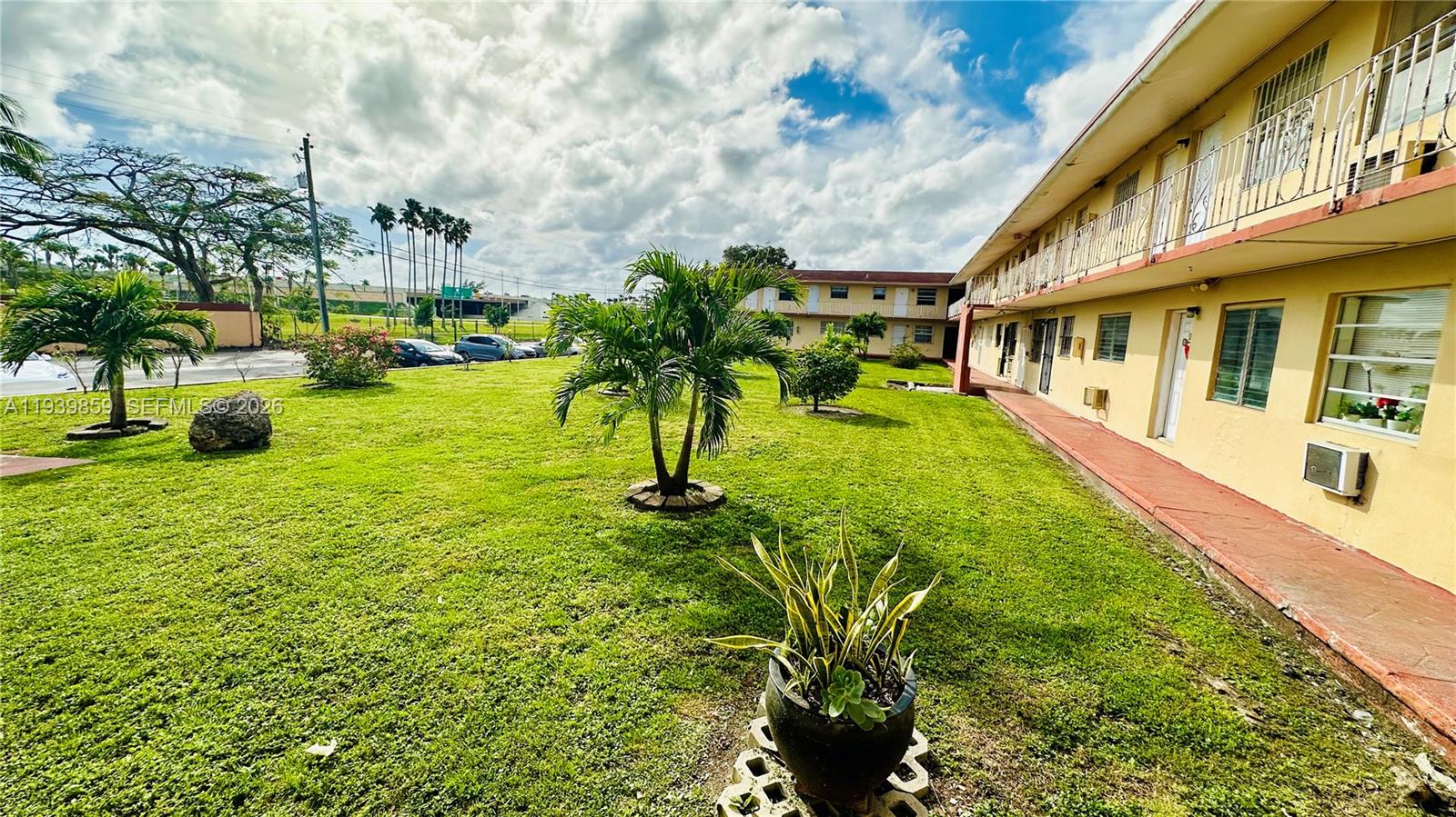 WILDWOOD RIVER VILLAS CON - Residential