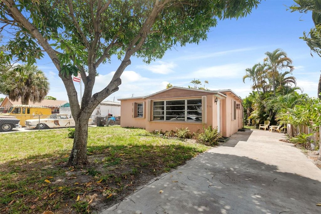 Photo of 216 SW 21st St, Fort Lauderdale, FL 33315 (MLS # A11624585)