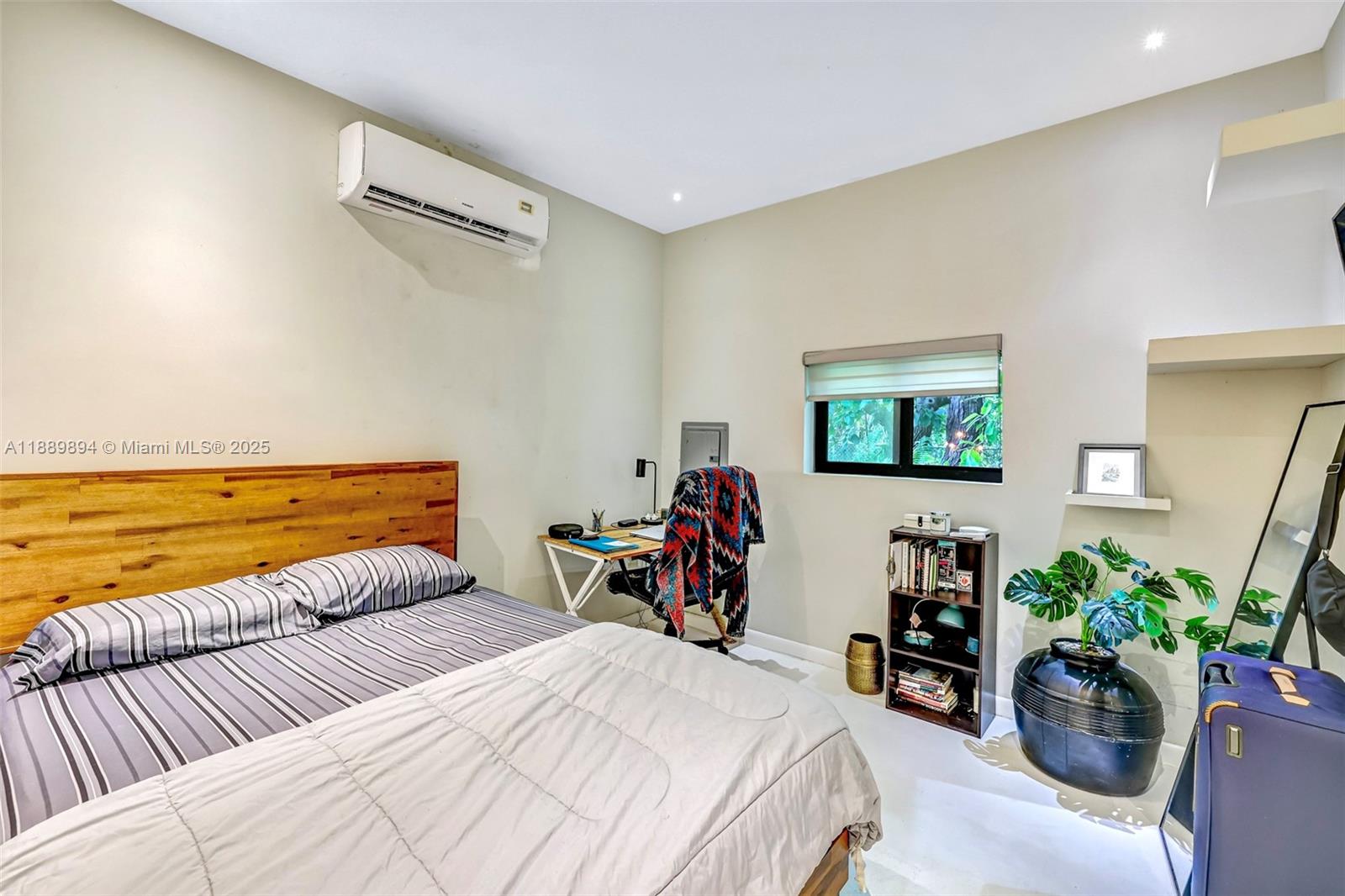 DIXIE GARDENS - Residential
