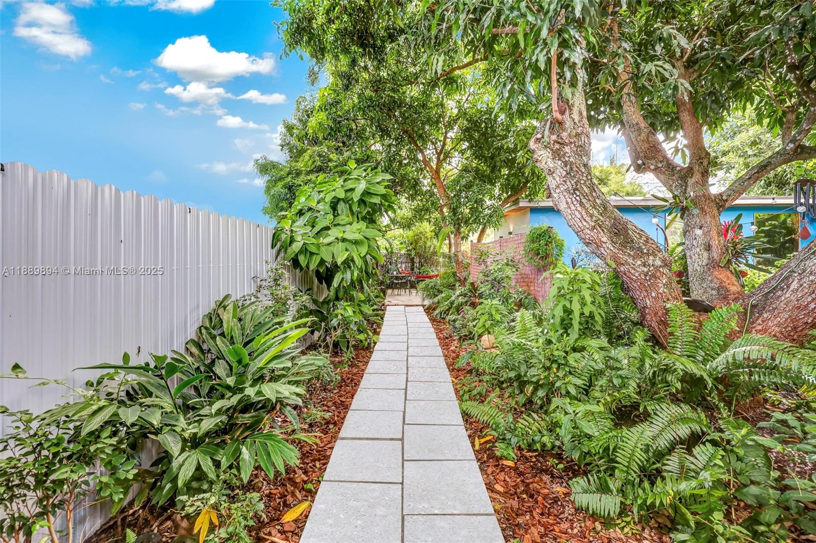DIXIE GARDENS - Residential