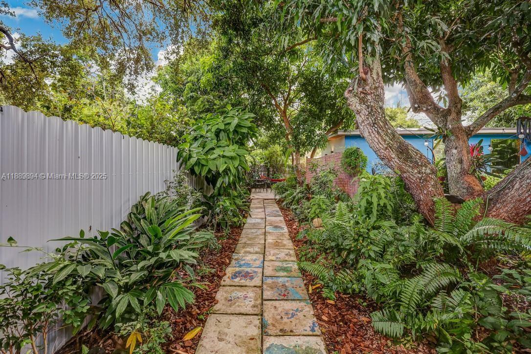 DIXIE GARDENS - Residential