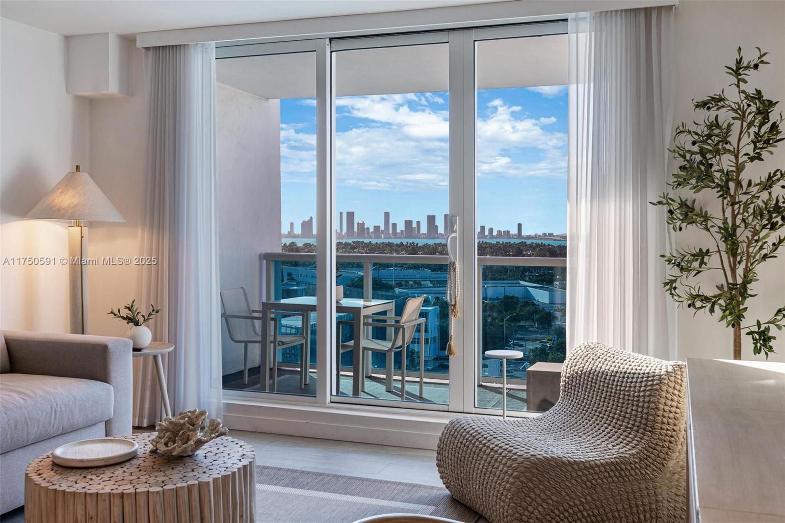 2301 Collins Ave 1534