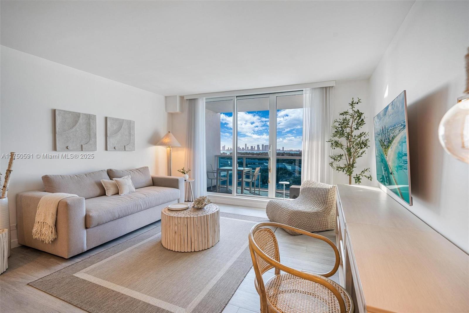 2301 Collins Ave 1534