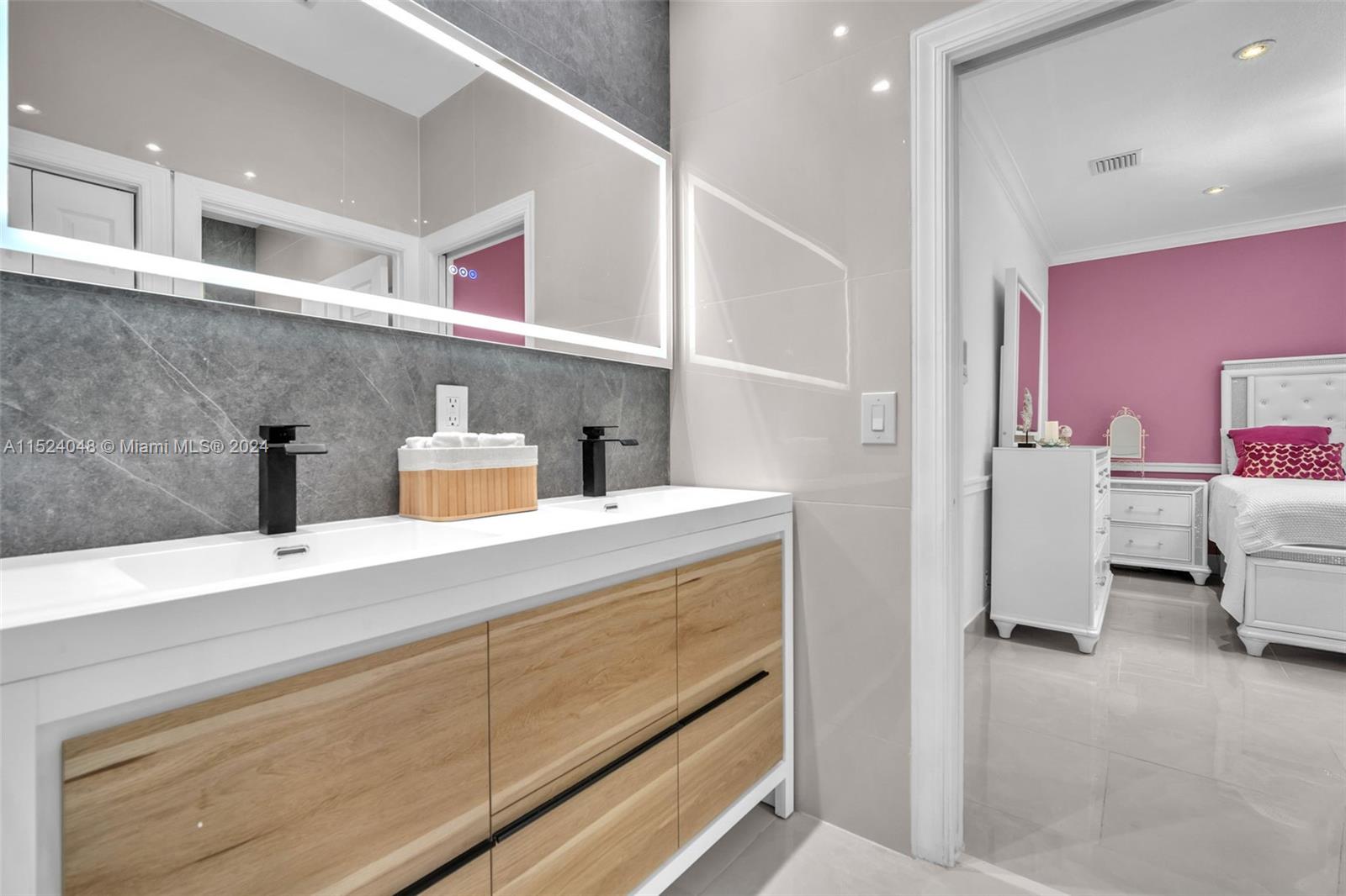 WINDMILL LAKE ESTATES - Residential