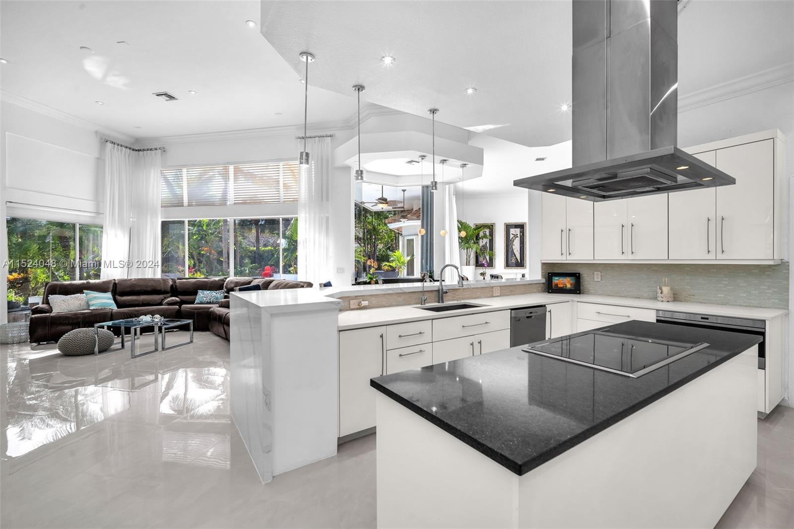 WINDMILL LAKE ESTATES - Residential