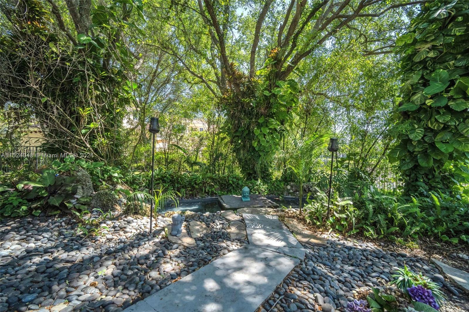 WINDMILL LAKE ESTATES - Residential