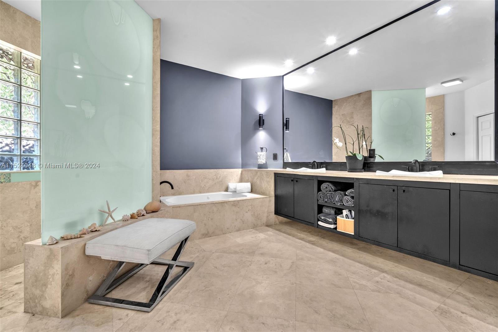 WINDMILL LAKE ESTATES - Residential