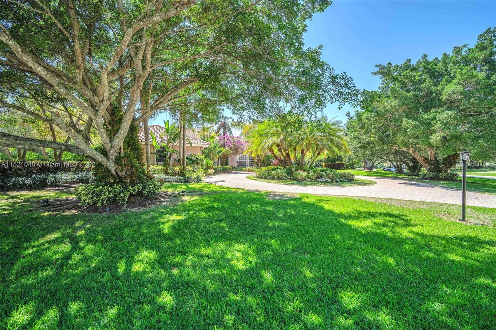 WINDMILL LAKE ESTATES - Residential