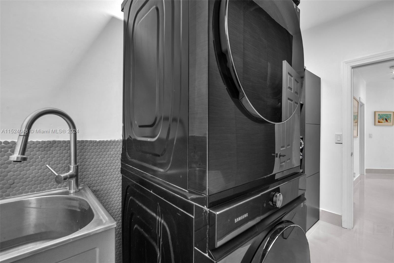 WINDMILL LAKE ESTATES - Residential