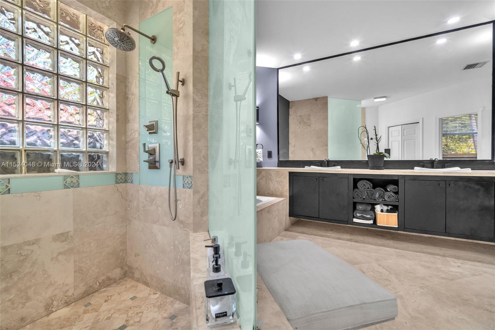 WINDMILL LAKE ESTATES - Residential