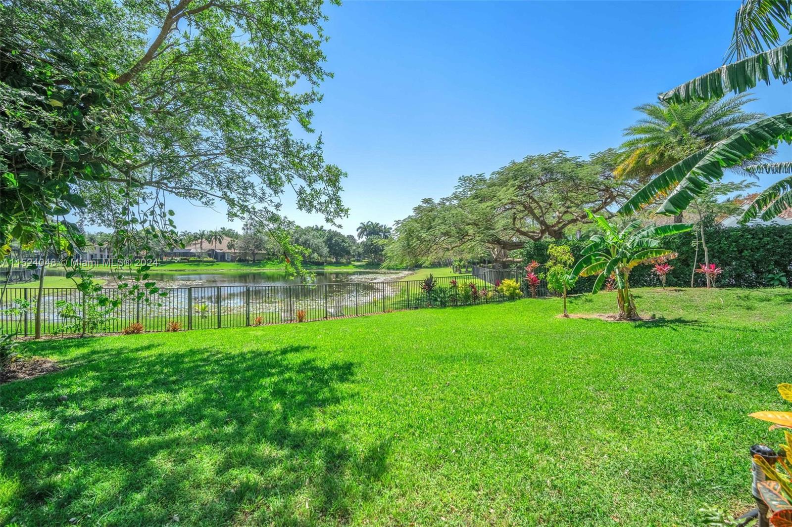 WINDMILL LAKE ESTATES - Residential