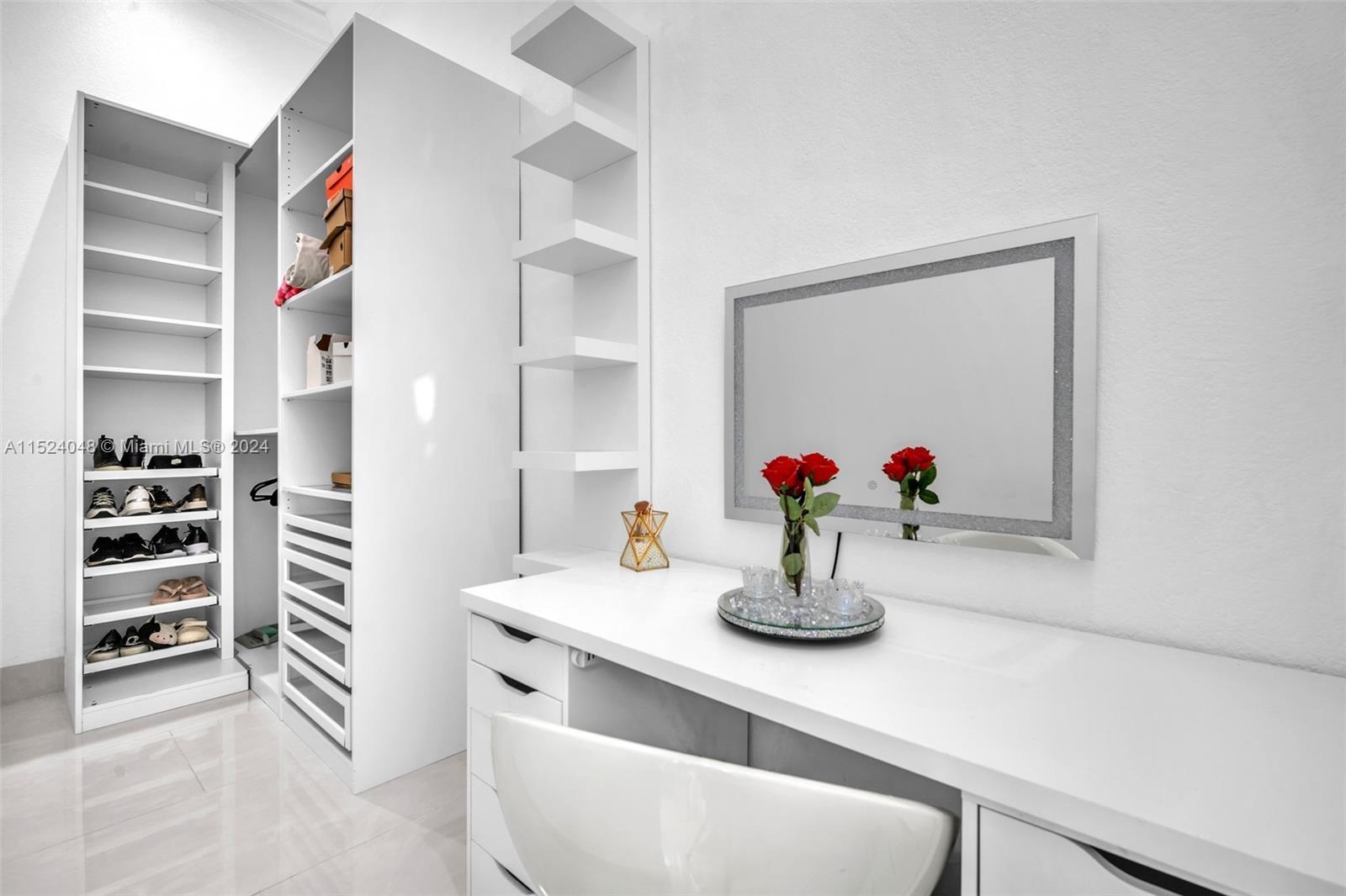 WINDMILL LAKE ESTATES - Residential