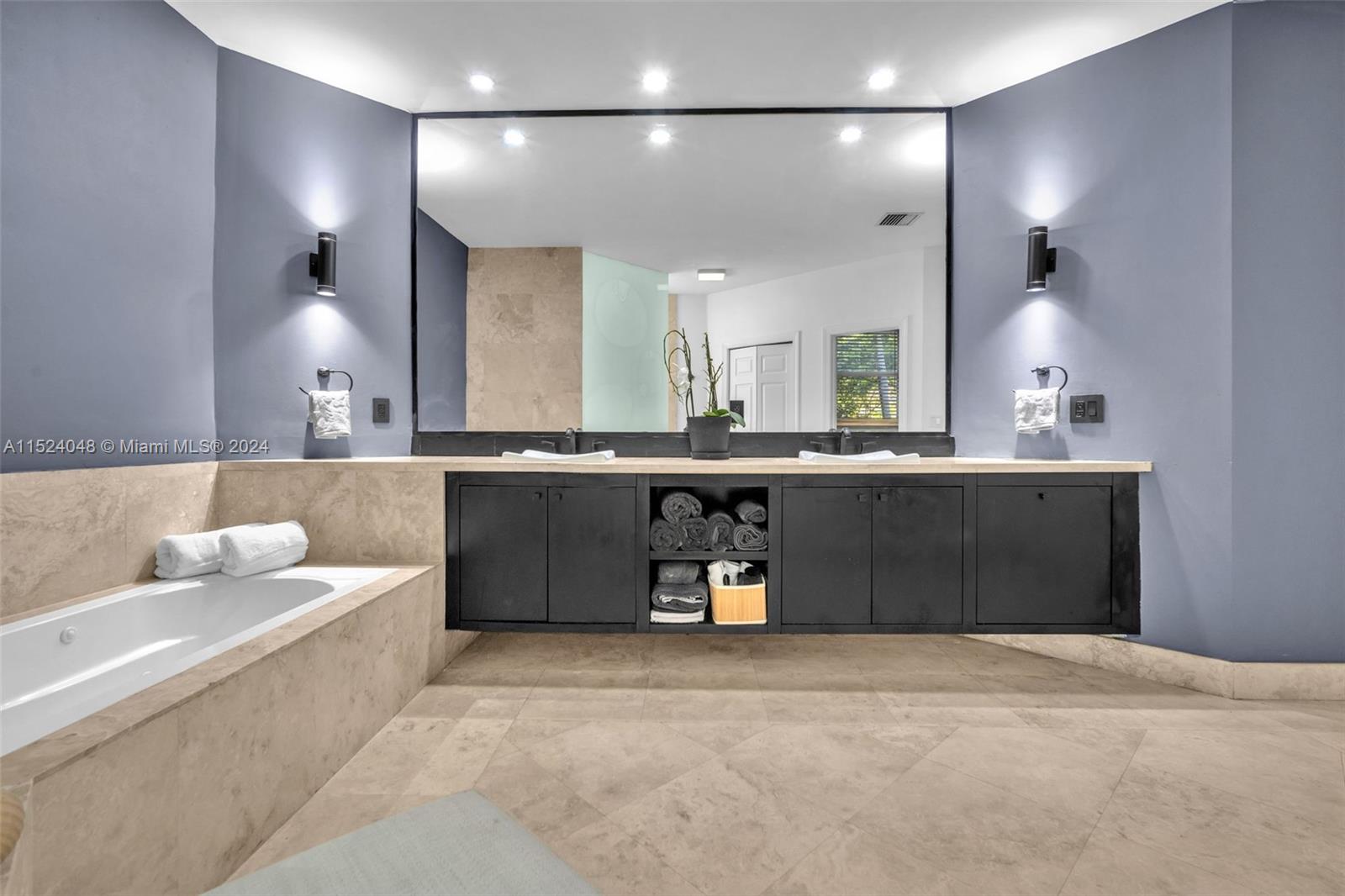 WINDMILL LAKE ESTATES - Residential