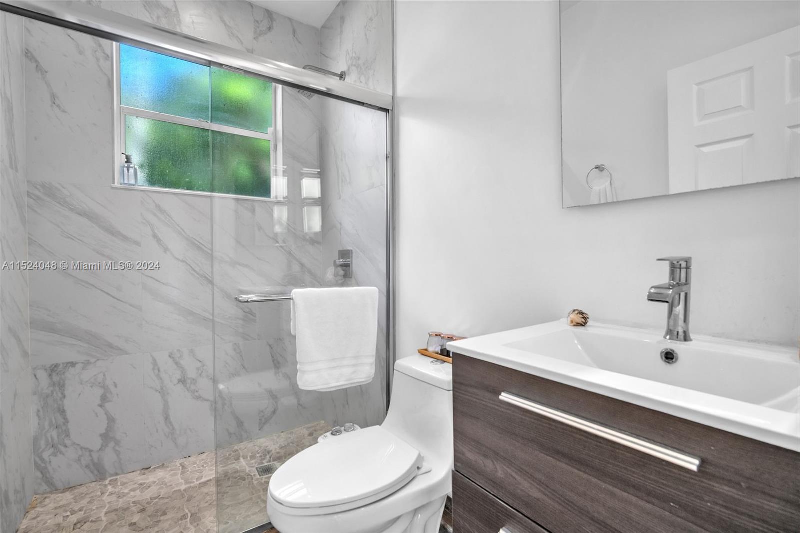 WINDMILL LAKE ESTATES - Residential