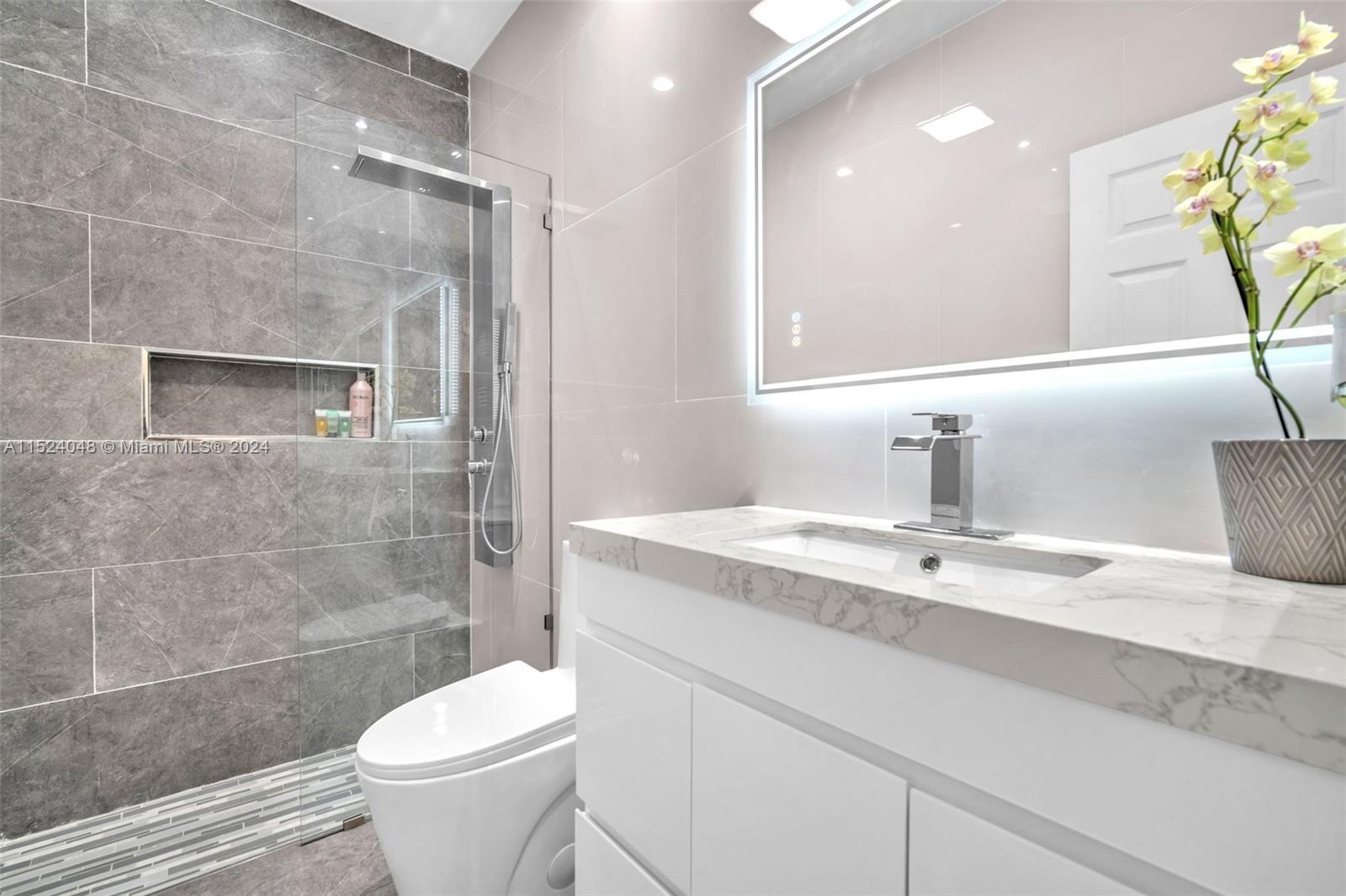 WINDMILL LAKE ESTATES - Residential