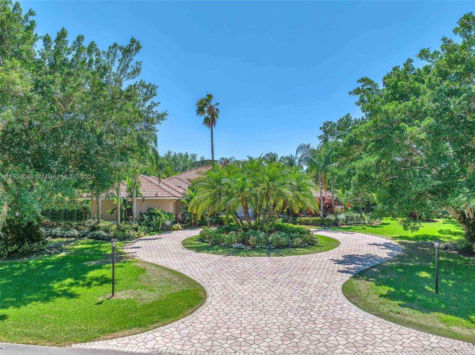 WINDMILL LAKE ESTATES - Residential