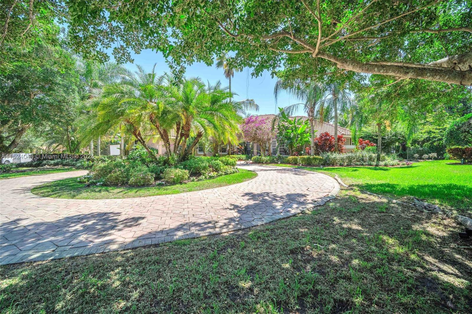 WINDMILL LAKE ESTATES - Residential