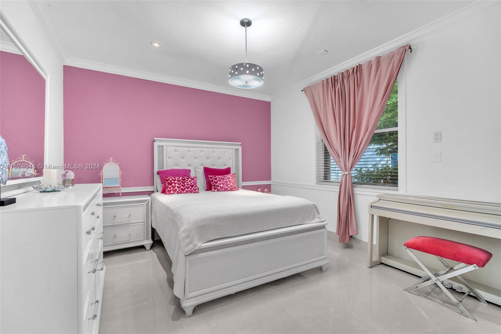 WINDMILL LAKE ESTATES - Residential